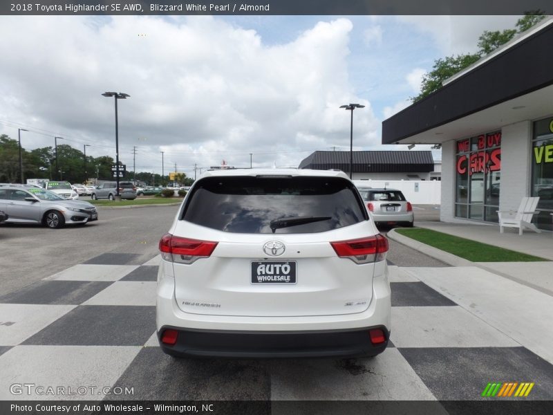 Blizzard White Pearl / Almond 2018 Toyota Highlander SE AWD