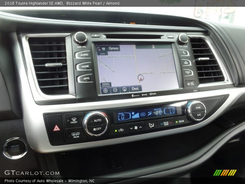 Blizzard White Pearl / Almond 2018 Toyota Highlander SE AWD