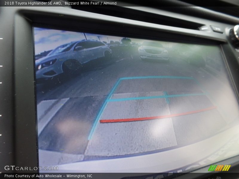 Blizzard White Pearl / Almond 2018 Toyota Highlander SE AWD