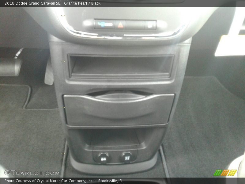 Granite Pearl / Black 2018 Dodge Grand Caravan SE