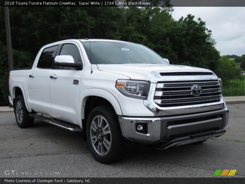 Front 3/4 View of 2018 Tundra Platinum CrewMax