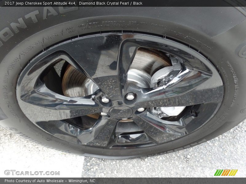 Diamond Black Crystal Pearl / Black 2017 Jeep Cherokee Sport Altitude 4x4