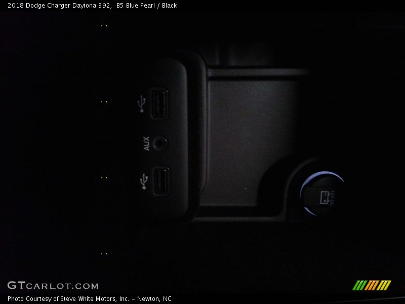 B5 Blue Pearl / Black 2018 Dodge Charger Daytona 392