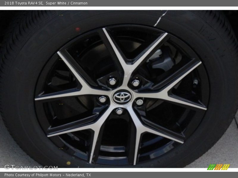 Super White / Cinnamon 2018 Toyota RAV4 SE