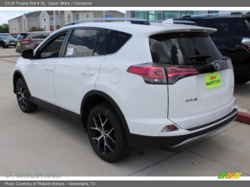 Super White / Cinnamon 2018 Toyota RAV4 SE