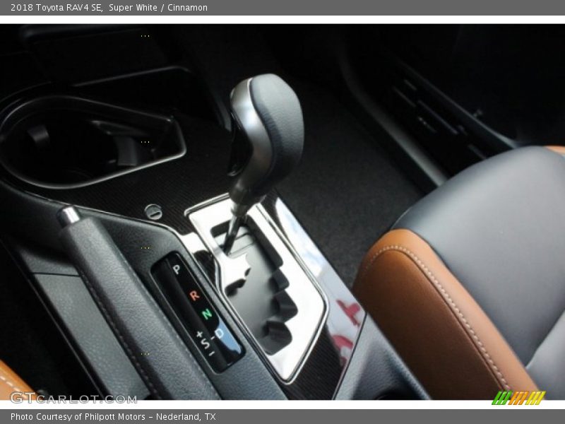 Super White / Cinnamon 2018 Toyota RAV4 SE