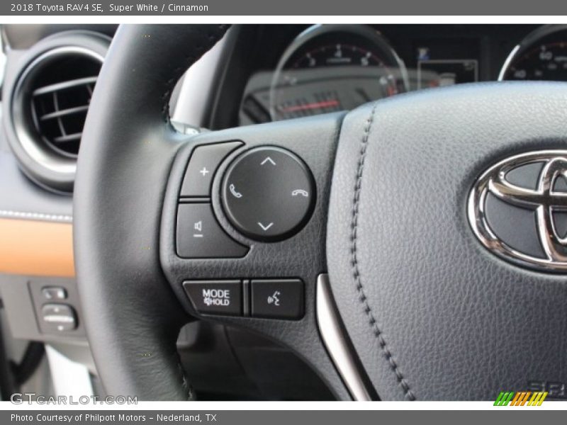 Super White / Cinnamon 2018 Toyota RAV4 SE