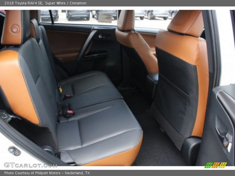 Super White / Cinnamon 2018 Toyota RAV4 SE