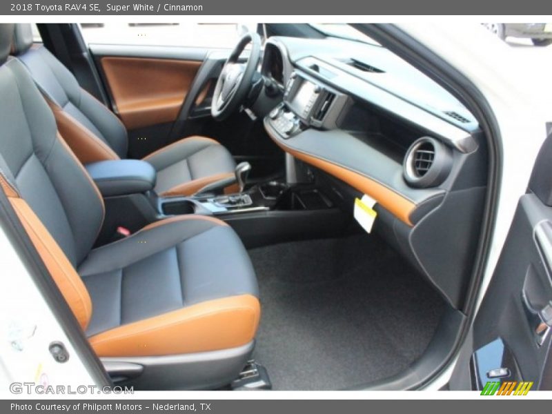 Super White / Cinnamon 2018 Toyota RAV4 SE