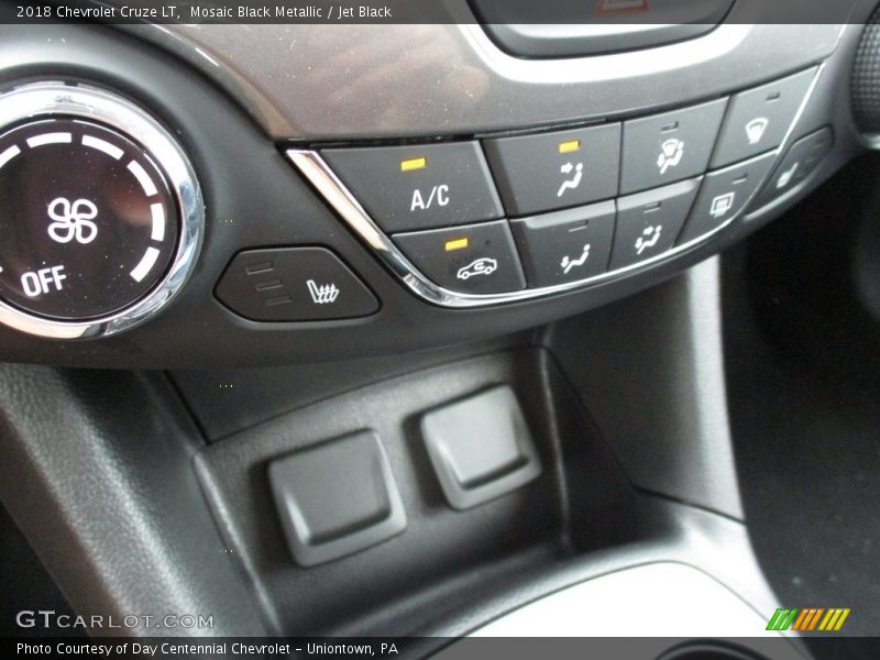 Mosaic Black Metallic / Jet Black 2018 Chevrolet Cruze LT