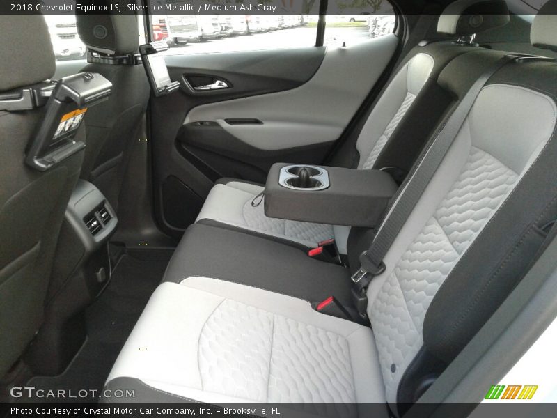 Silver Ice Metallic / Medium Ash Gray 2018 Chevrolet Equinox LS