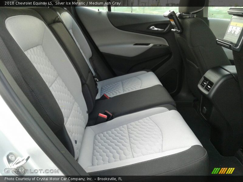 Silver Ice Metallic / Medium Ash Gray 2018 Chevrolet Equinox LS