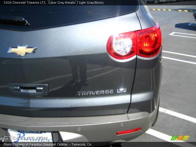 Cyber Gray Metallic / Light Gray/Ebony 2009 Chevrolet Traverse LTZ