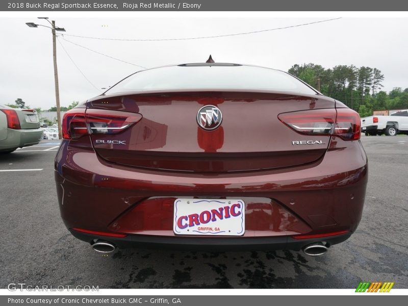 Rioja Red Metallic / Ebony 2018 Buick Regal Sportback Essence