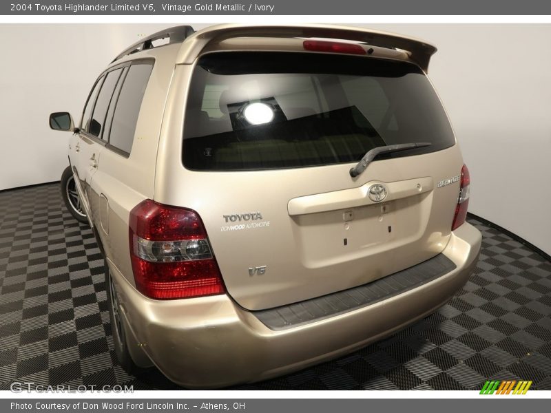 Vintage Gold Metallic / Ivory 2004 Toyota Highlander Limited V6