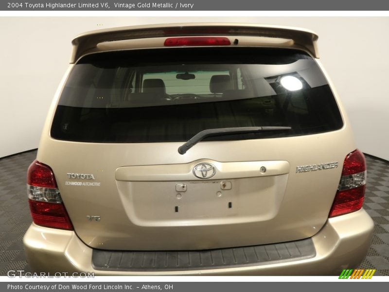 Vintage Gold Metallic / Ivory 2004 Toyota Highlander Limited V6
