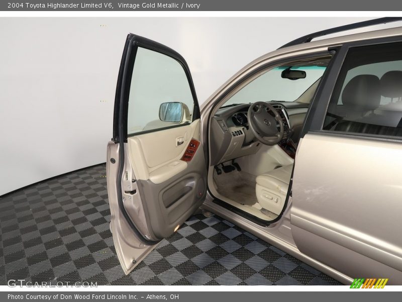Vintage Gold Metallic / Ivory 2004 Toyota Highlander Limited V6
