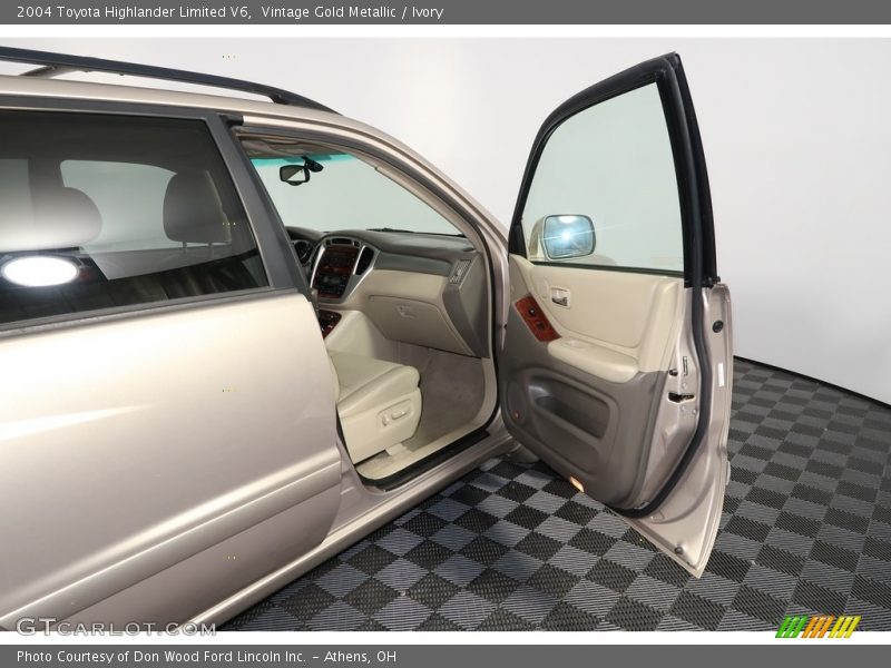 Vintage Gold Metallic / Ivory 2004 Toyota Highlander Limited V6
