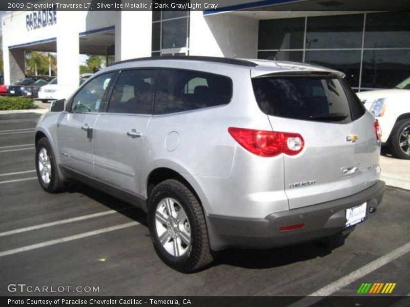 Silver Ice Metallic / Dark Gray/Light Gray 2009 Chevrolet Traverse LT