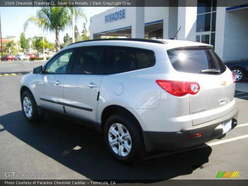 Silver Ice Metallic / Dark Gray/Light Gray 2009 Chevrolet Traverse LS