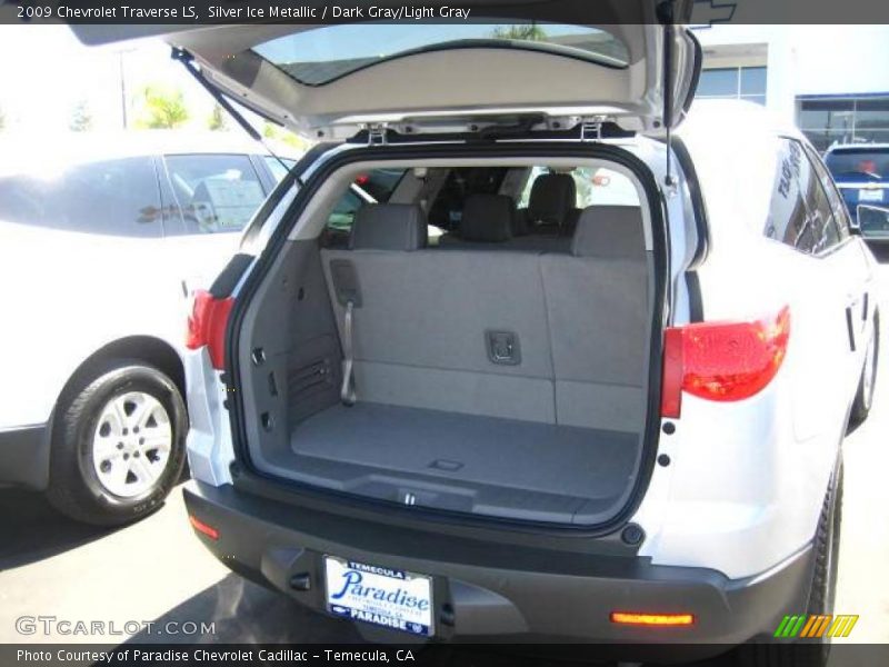 Silver Ice Metallic / Dark Gray/Light Gray 2009 Chevrolet Traverse LS