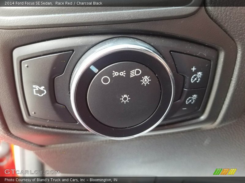 Race Red / Charcoal Black 2014 Ford Focus SE Sedan