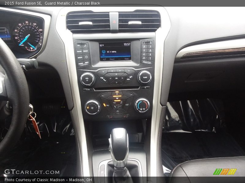 Guard Metallic / Charcoal Black 2015 Ford Fusion SE