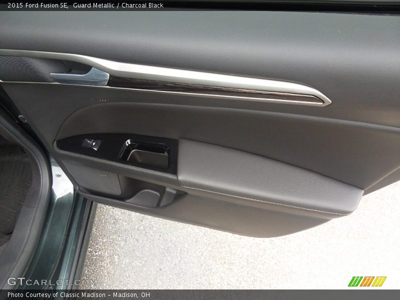 Guard Metallic / Charcoal Black 2015 Ford Fusion SE