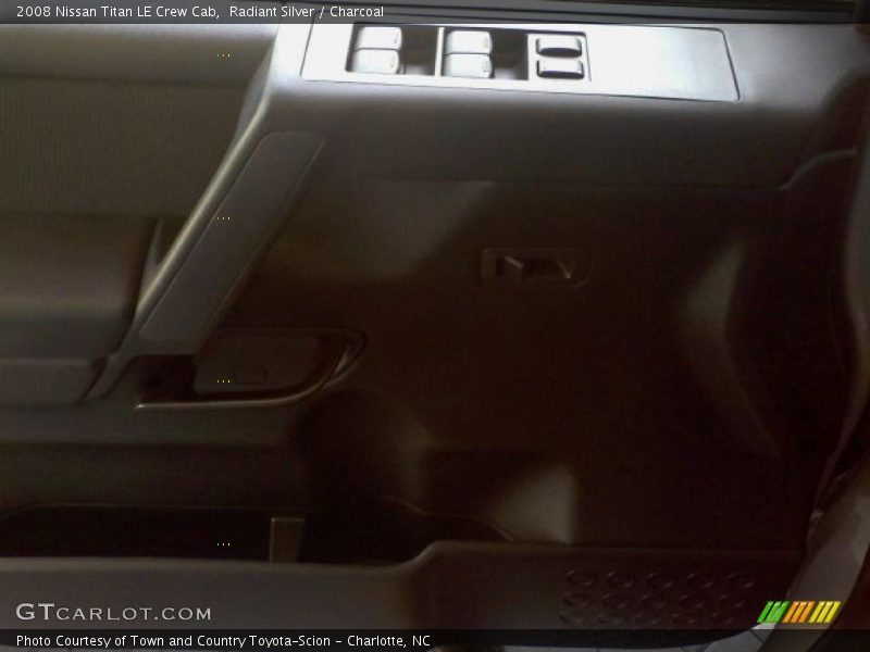 Radiant Silver / Charcoal 2008 Nissan Titan LE Crew Cab
