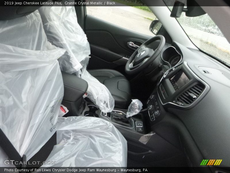 Granite Crystal Metallic / Black 2019 Jeep Cherokee Latitude Plus