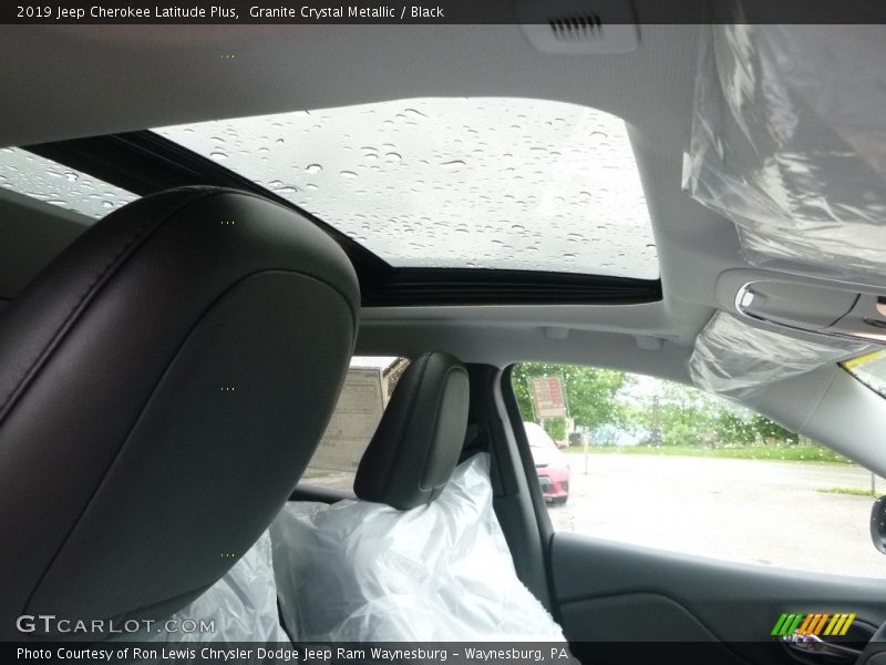 Granite Crystal Metallic / Black 2019 Jeep Cherokee Latitude Plus