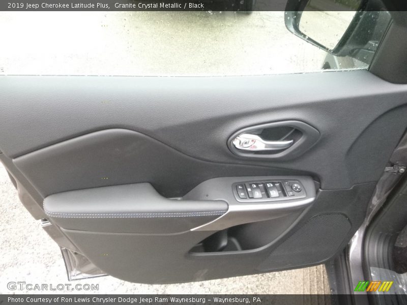 Granite Crystal Metallic / Black 2019 Jeep Cherokee Latitude Plus