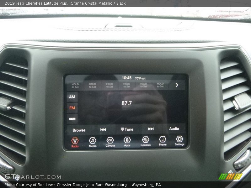 Granite Crystal Metallic / Black 2019 Jeep Cherokee Latitude Plus