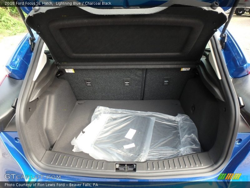 Lightning Blue / Charcoal Black 2018 Ford Focus SE Hatch