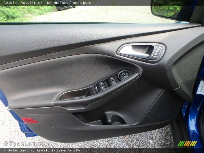 Lightning Blue / Charcoal Black 2018 Ford Focus SE Hatch