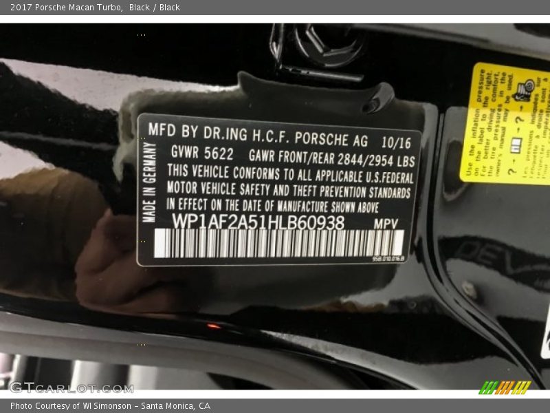 Black / Black 2017 Porsche Macan Turbo