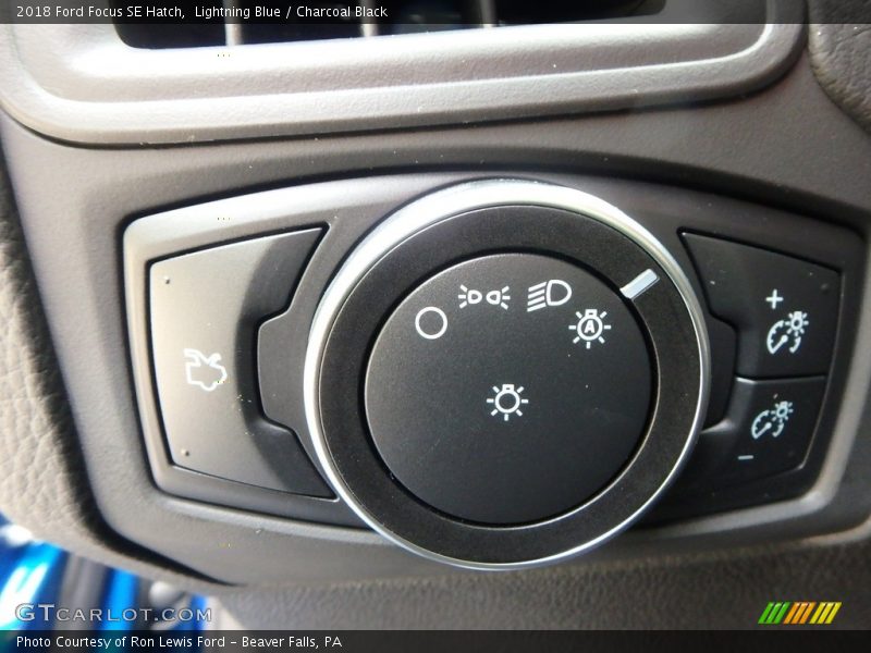 Lightning Blue / Charcoal Black 2018 Ford Focus SE Hatch