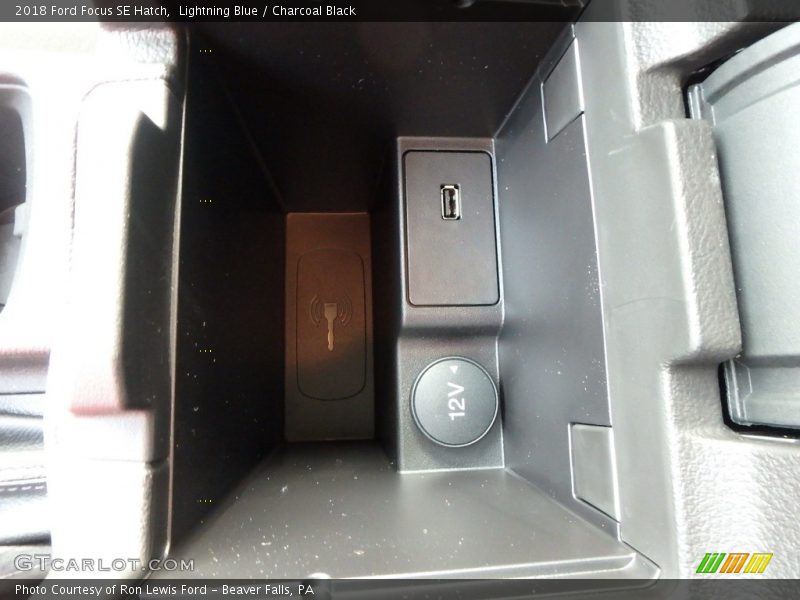 Lightning Blue / Charcoal Black 2018 Ford Focus SE Hatch