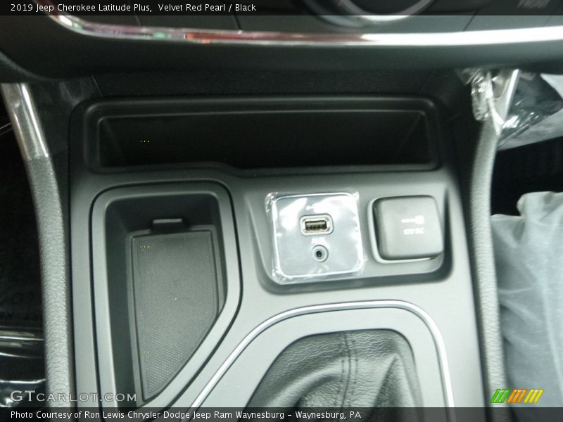 Velvet Red Pearl / Black 2019 Jeep Cherokee Latitude Plus