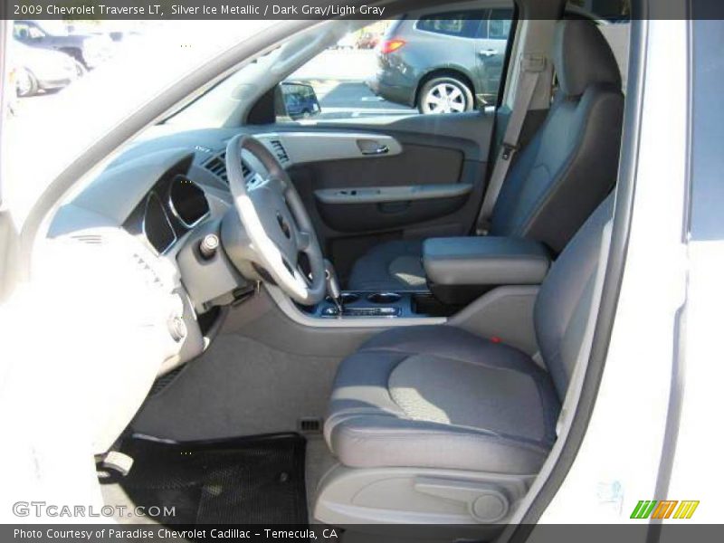 Silver Ice Metallic / Dark Gray/Light Gray 2009 Chevrolet Traverse LT