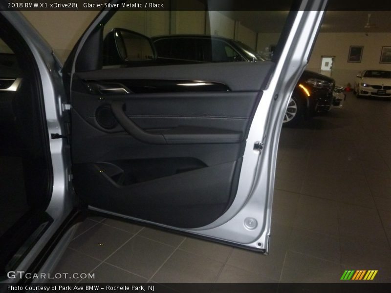 Glacier Silver Metallic / Black 2018 BMW X1 xDrive28i