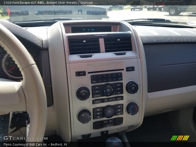 Brilliant Silver Metallic / Charcoal 2009 Ford Escape XLT 4WD