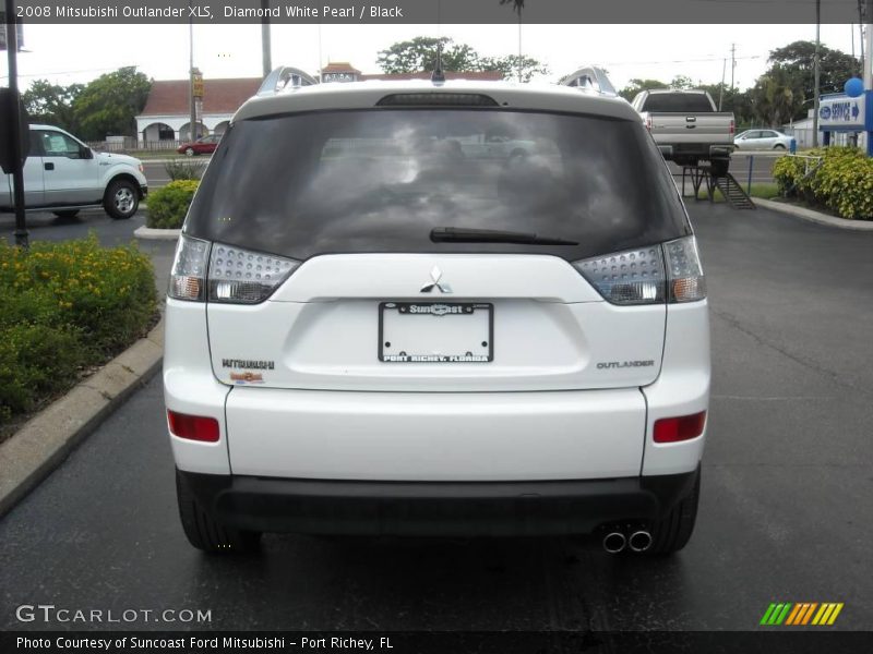 Diamond White Pearl / Black 2008 Mitsubishi Outlander XLS