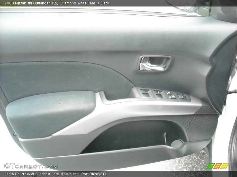 Diamond White Pearl / Black 2008 Mitsubishi Outlander XLS