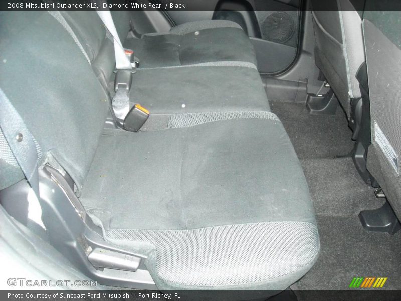 Diamond White Pearl / Black 2008 Mitsubishi Outlander XLS