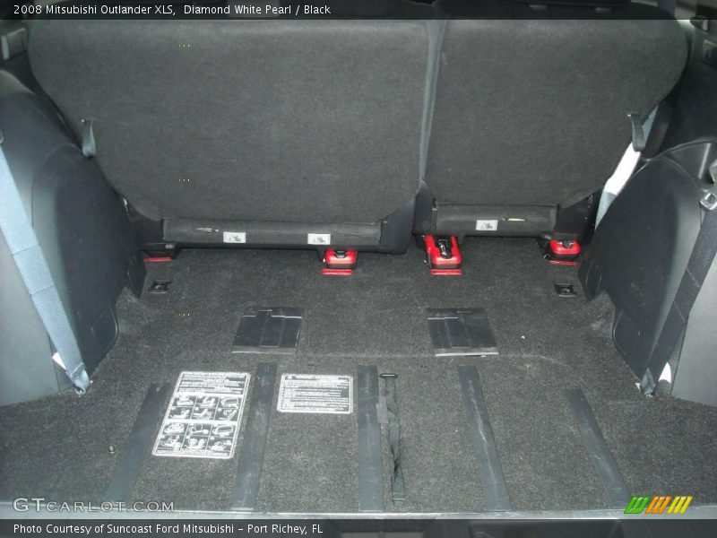 Diamond White Pearl / Black 2008 Mitsubishi Outlander XLS