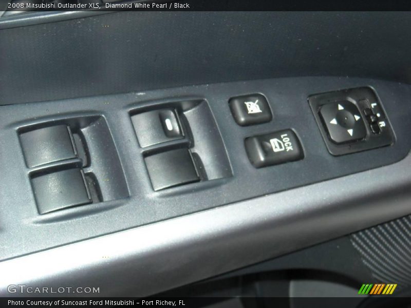 Diamond White Pearl / Black 2008 Mitsubishi Outlander XLS