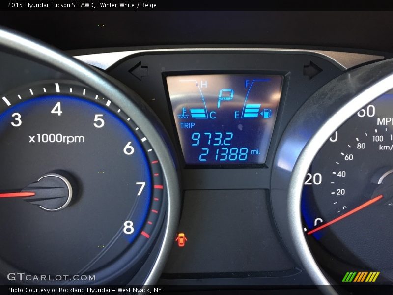 Winter White / Beige 2015 Hyundai Tucson SE AWD