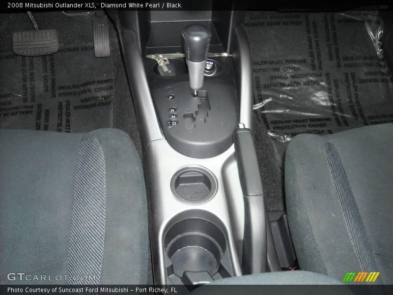 Diamond White Pearl / Black 2008 Mitsubishi Outlander XLS