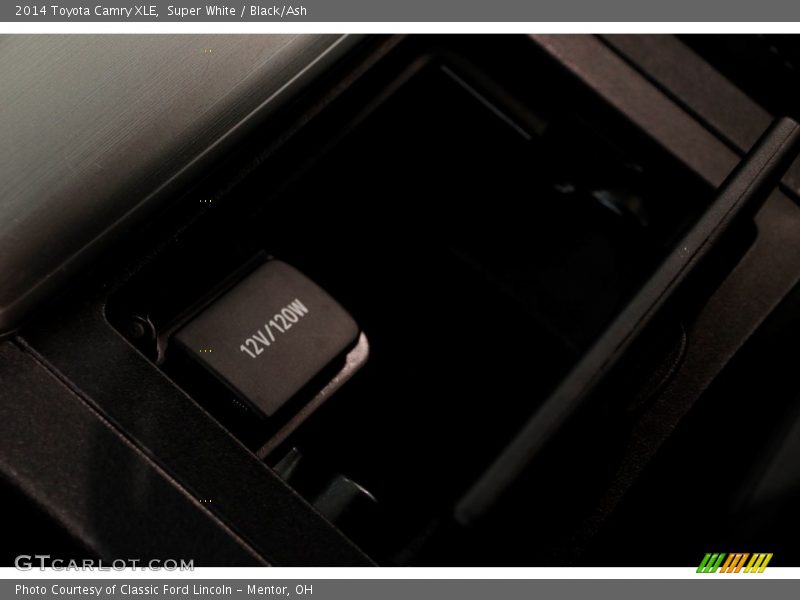 Super White / Black/Ash 2014 Toyota Camry XLE